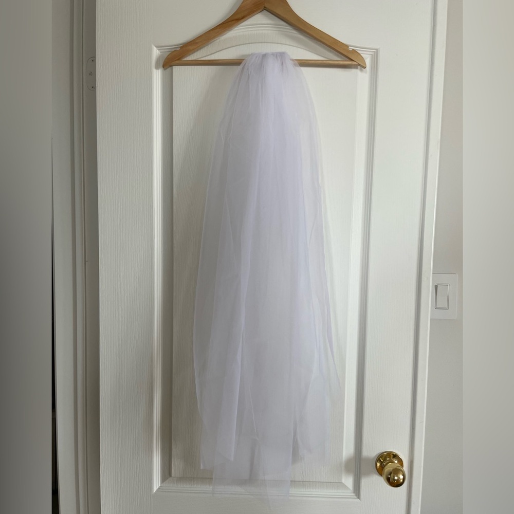 White Fingertip Wedding Veil - Picture 2 of 7